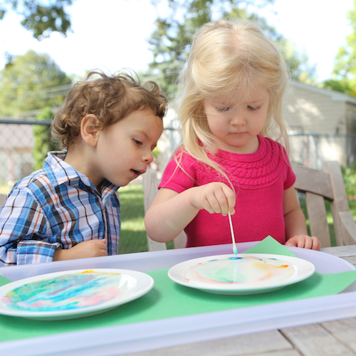 Friends experimenting. Surface for Kids.