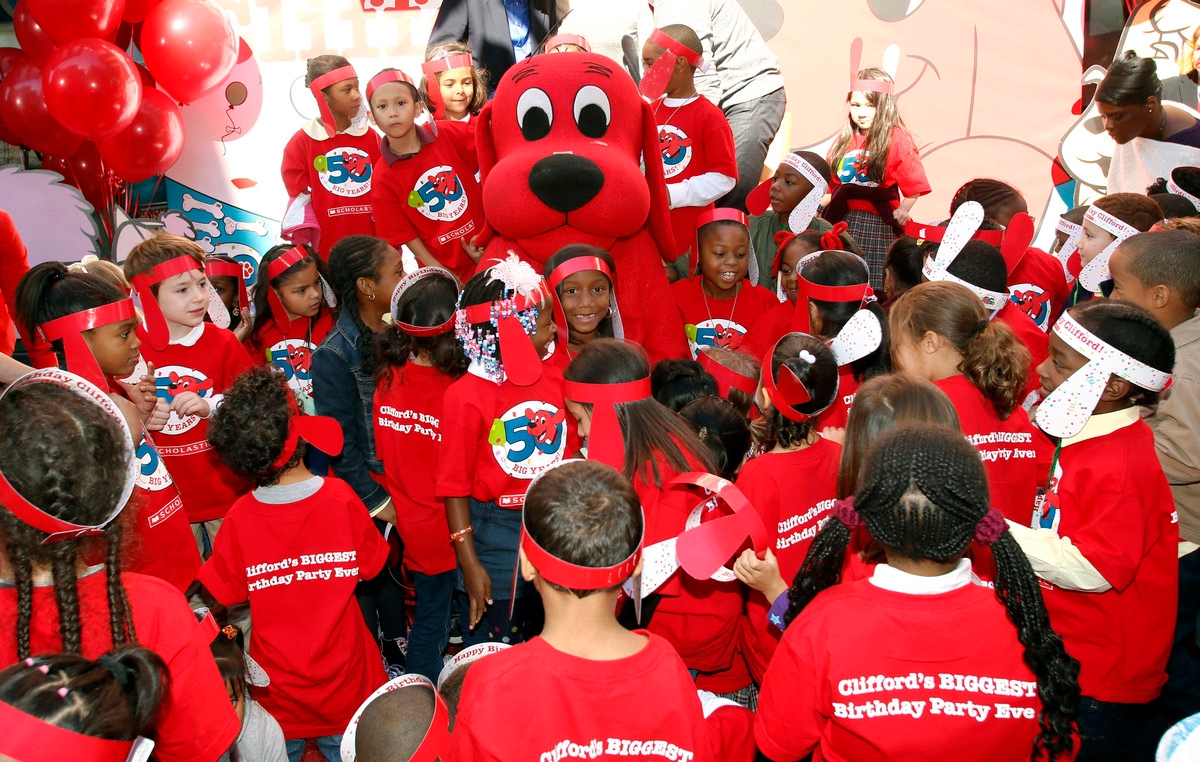 clifford with school children